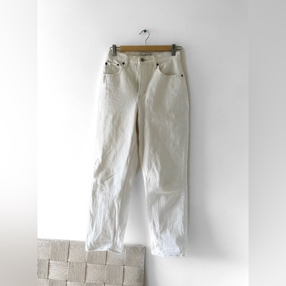 Abercrombie & Fitch Curve Love 90’s Straight Jean - Picture 6 of 7